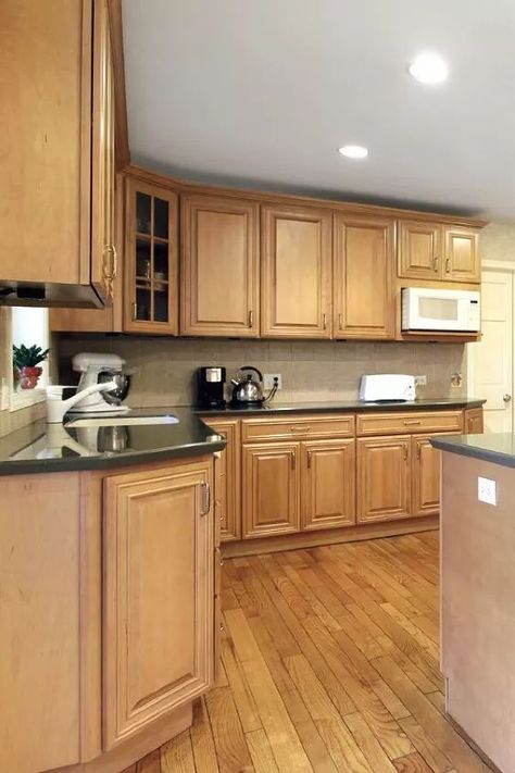 Honey Colored Kitchen Cabinets, Maple Cabinets Kitchen Wall Color, Kitchen Color Schemes With Oak Cabinets, Wood Tone Cabinets, Update Oak Cabinets, Oak Cabinet Kitchen, Oak Kitchen Cabinets Wall Color, Kitchen Cabinet Color Schemes, Light Oak Cabinets