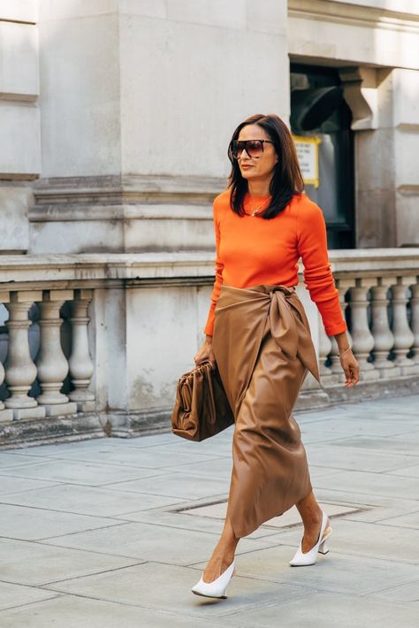 LFW Day 3 Midi Circle Skirt, 2020 Street Style, London Fashion Week Street Style, London Fashion Weeks, Tokyo Street Fashion, Estilo Chic, Spring Street Style, Business Outfit, Cool Street Fashion