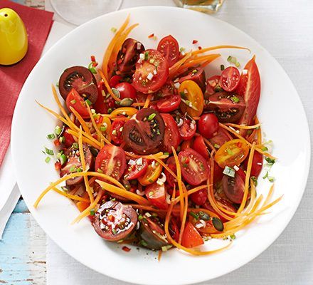 Late-summer tomato & carrot salad Salads Lettuce, Pumpkin And Feta Salad, Veggie Salads, Carrot Salad Recipes, Vegetarian Sides, Cooked Cabbage, Vegetarian Side Dishes, Summer Tomato, Carrot Salad