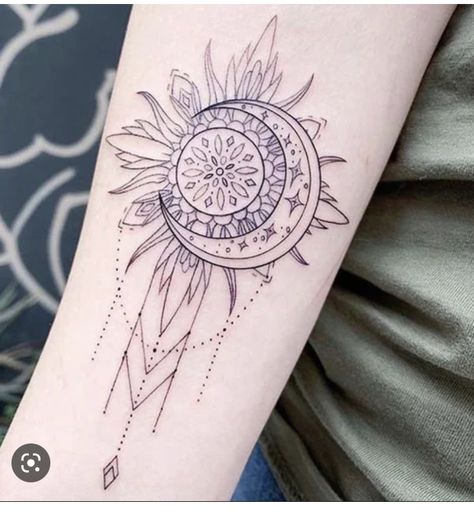 Tato Mandala, Tattoo Sonne, Simple Forearm Tattoos, Moon Sun Tattoo, Sun And Moon Tattoo, Moon Designs, Muster Tattoos, Moon Tattoo Designs, Sun Tattoos