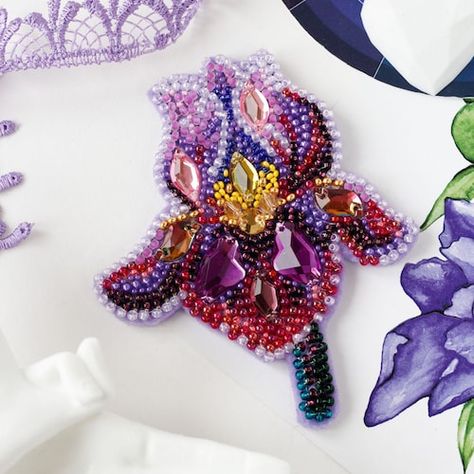 Diy Fleur, Diy Bead Embroidery, Diy Embroidery Kit, Brooch Diy, Jewelry Making Kits, Jewelry Making Kit, Jewelry Kits, Bead Stitching, Bead Kits