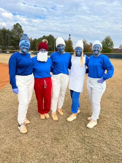 Papa Smurf Halloween Costume, Smurf Group Costume, Diy Smurf Costume, Team Outfits Ideas Costumes, Team Halloween Costumes Softball, Fantasia Smurf, Softball Halloween Costumes, Softball Halloween Team Costumes, Smurf Halloween Costume