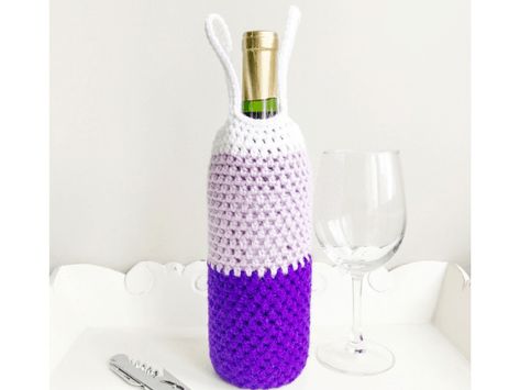 Free Wine Bottle Bag Crochet Pattern | Bottle Tote Pattern | Crochet Wine Bag Gift Wine Bag Pattern, Crochet Wine, Wine Purse, Bottle Cozies, Crochet Patterns Free Beginner, Crochet Shell Stitch, Wine Bottle Bag, Wine Bottle Covers, Stitch Crochet