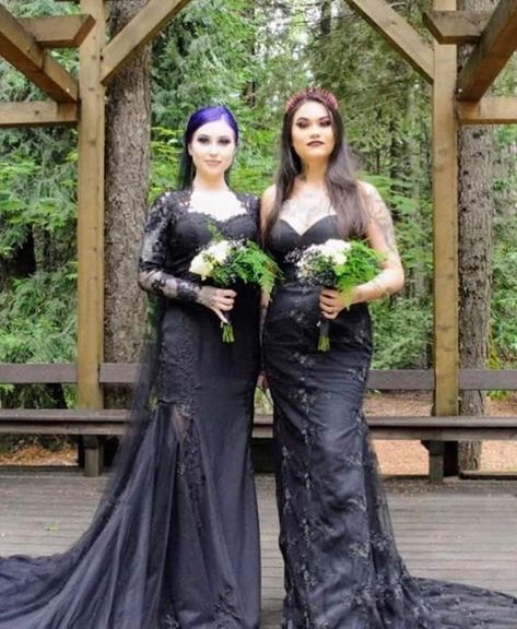 Sapphic Wedding, Wedding Tumblr, Wlw Wedding, Gothic Wedding Theme, Goth Wedding, Dark Wedding, Lesbian Wedding, Gay Wedding, Gothic Wedding