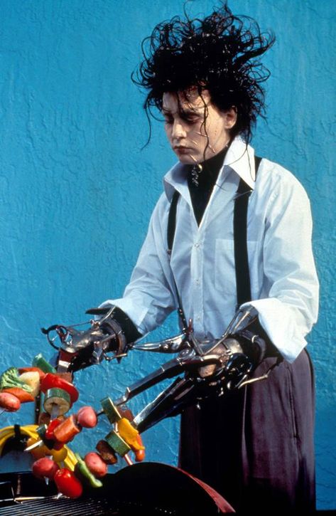 Edward Scissor, Kaptan Jack Sparrow, Scissors Hand, Film Vintage, Tim Burton Films, Tim Burton Movie, Helena Bonham, Edward Scissorhands, Bonham Carter