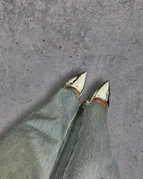 Silver Heels Closed Toe, Closed Toe Heels Outfits, Silver Heels Aesthetic, Silver Heels Outfit, Heel Aesthetic, Silver Shoes Outfit, Style Archetypes, Platform Heels Outfit, Chrome Heels