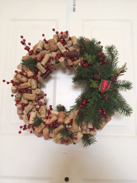 I made this from my christmas decor board on pininterest- took me several hours. Cork Decorations Christmas, Christmas Wine Cork Wreath, How To Make A Cork Wreath, Christmas Wreaths Cork, Cork Wreath Diy, Wine Christmas Tree, Wine Cork Diy Projects, Cork Diy Projects, Wine Cork Crafts Christmas