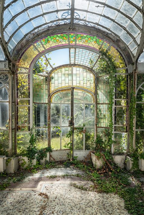 13 Things I Found on the Internet Today (Vol. CDXCXI) - abandoned in France Vintage Greenhouse Aesthetic, Shannoncore Aesthetic, Elven Cottage, Haunted Greenhouse, Shannon Core, Aesthetic Environment, Dream Greenhouse, Victorian Greenhouse, Victorian Greenhouses