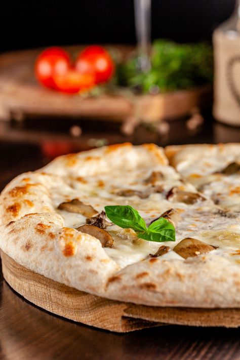 00 pizza flour make it easy to attain the perfect pizza ! Try these 00 flour pizza dough recipes. Pizza Flour Recipe, Bread Flour Pizza Dough, 00 Flour Pizza Dough, Grilled Pizza Dough, Sourdough Pizza Dough Recipe, Pizza Dough Recipes, Perfect Pizza Crust, Italian Pizza Dough Recipe, Fast Pizza