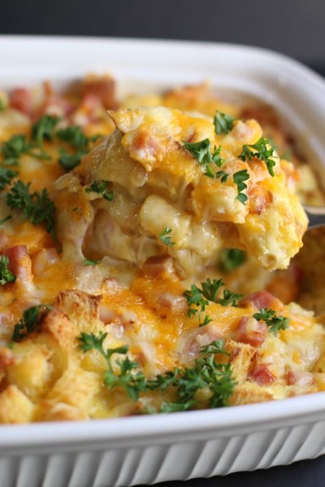 Eggs Benedict Overnight Casserole Obx Food, Overnight Casserole, Benedict Casserole, Baked Breakfast Casserole, Eggs Benedict Casserole, Easy Eggs Benedict, Brunch Casserole, Visual Recipes, Egg Casserole Recipes