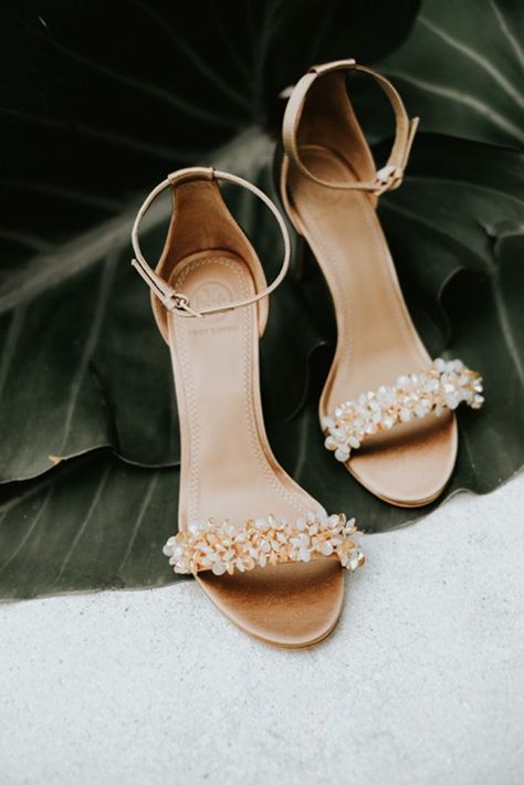 Sandals For Wedding Bride Shoes, Bride Shoes Outdoor Wedding, Wedding Shoes For Outdoor Wedding, Wedding Chappal For Bride, Boho Bride Shoes, Outdoor Wedding Shoes, Rustic Wedding Shoes, Boho Wedding Shoes, Wedding Philippines