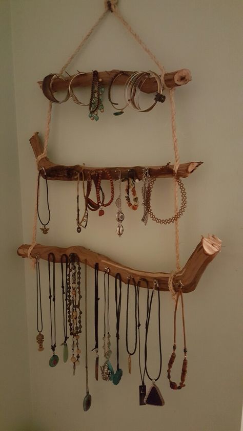 Organizing Jewelry, Ideas For Organizing, Hiasan Bilik Tidur, Jewellery Holder, Diy Jewelry Display, Beach Room, Jewelry Rack, Fashion Office, High Waist Pants