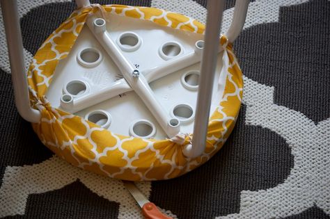 Diy Outdoor Stool Ideas, Diy Stool Cushion, Classroom Stools, Ikea Stool, Mid Century Stools, Ombre Paint, Diy Stool, Spring Table Settings, Stool Cushion