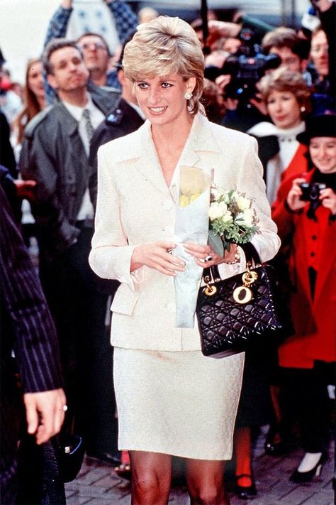 Dior Bag Outfit, French Handbags, Lady Dior Handbag, Princess Diana Fashion, Diana Fashion, Princes Diana, Elisabeth Ii, Lady Diana Spencer, Diana Spencer