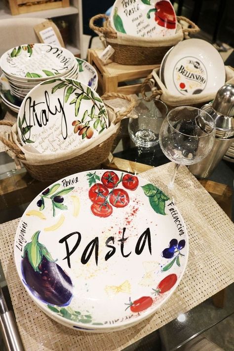 Pottery Pizza Plate, Cafe Pasta, Ceramica Ideas, Handmade Pottery Plates, Diy Pottery Painting, Pasta Plates, Sicilian Recipes, Cerámica Ideas, Keramik Design