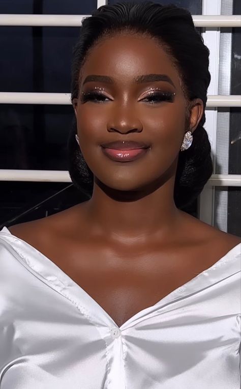 Dark Skin Bride Makeup, Bride Make Up Black Women, Dark Skin Bridal Makeup, Black Bridal Makeup, Light Makeup Looks, Black Bridal, Styling Hair, Glamour Makeup, Dark Skin Makeup