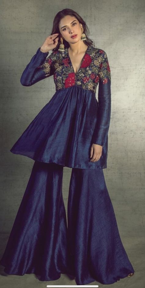 Indo Western Winter Outfits, Brocade Indo Western Outfits, Silk Kurti Designs Latest Fashion, Sufi Night Outfit Women, Designer Indo Western Outfits For Women, Lohri Outfits For Women, Indian Dress Ideas, Outfit For Sangeet, Sufi Night