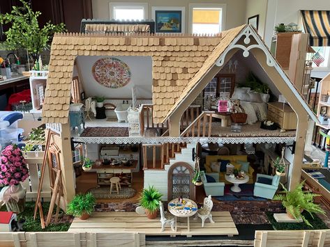 Calico Critters House Makeover, Sylvanian Families House, Real Good Toys, Art Studio Room, Family Diy, Dollhouse Projects, Dollhouse Miniatures Diy, Dolls House Interiors, Sylvanian Families