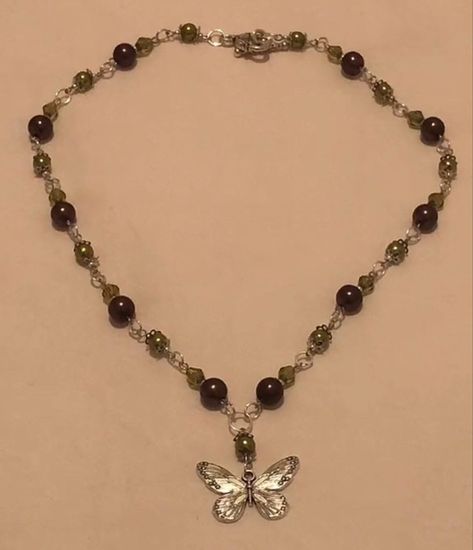 beaded aesthetic fairy beaded necklace Cute Emo Jewelry, Making Necklaces Aesthetic, Cool Necklaces Aesthetic, Beaded Aesthetic Jewelry, Homemade Jewelry Ideas Aesthetic, Emo Beaded Necklace, Grunge Handmade Jewelry, Emo Beaded Jewelry, Aesthetic Grunge Jewelry