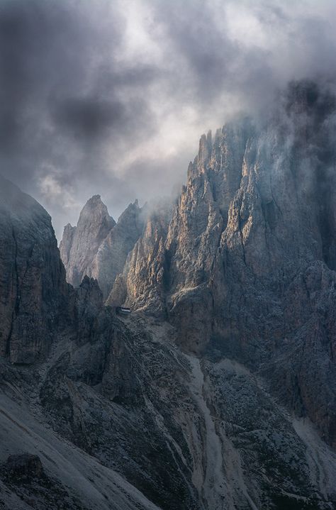 Lotr Mountains, Lotr Books, Mountain Portrait, Italian Dolomites, Mountain Pass, Chris Stapleton, Mountain Park, To The Mountains, Fantasy Story