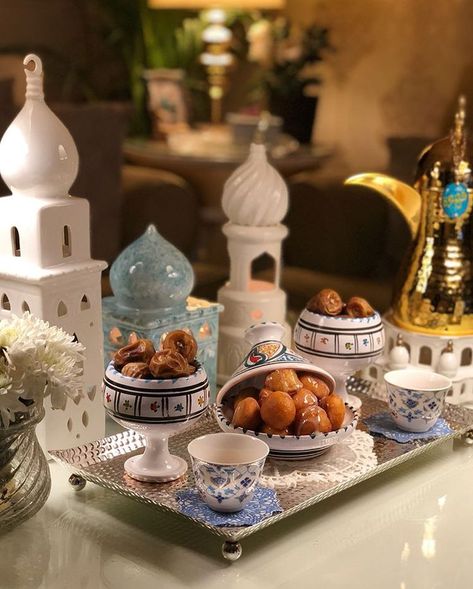 Pin by nawafil alhasani on Ramadaniyat | Ramadan recipes iftar, Ramadan recipes, Iftar Ramadan Table Decor, Bon Ramadan, Ramadan Recipes Iftar, Ramadan Sweets, Decoraciones Ramadan, Plats Ramadan, Iftar Party, Berbuka Puasa, Ramadan Kareem Decoration