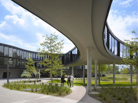 ESO Headquarters Extension in Garching by Auer Weber Curve Building, Circular Buildings, Inspiring Architecture, Season Change, Interior Design Boards, Office Buildings, Stilts, Form Design, Futuristic Architecture