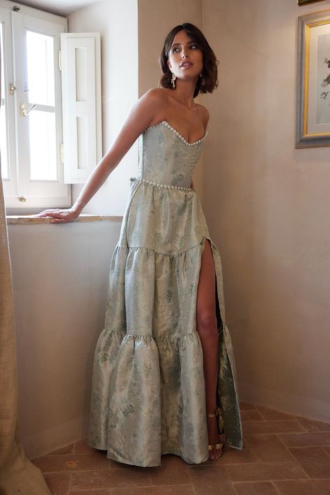 Pearl Lined Dress, Fancy Outfits Dresses Long, Midsummer Prom Dress, Granola Prom Dress, Unique Long Dress, Non Traditional Prom Dresses, Tiered Floral Dress, Garden Party Prom Dress, Vintage Couture Gowns