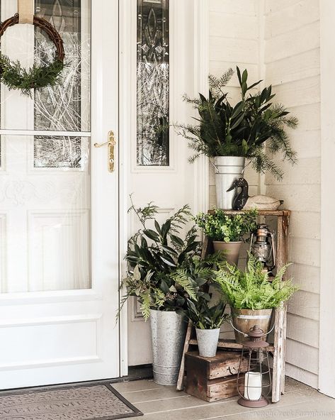 Farmhouse Porch Flowers, Neutral Porch Decor, Porch Steps Decor, Porch Themes, Winter Porch Ideas, Winter Deck, Porch Decoration Ideas, Winter Porch Decor, Easter Porch Decor