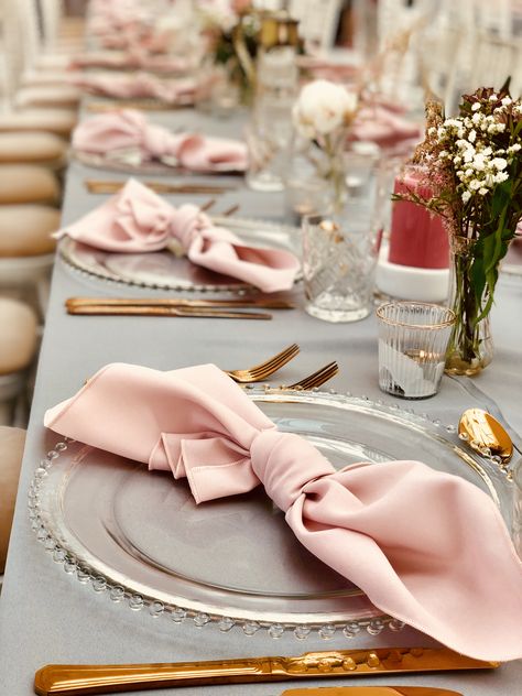 Breakfast Catering, Table Rose, Bridal Shower Tables, Wedding Breakfast, Elegant Table, Pink Outfits, Cloth Napkins, High Tea, Future Wedding