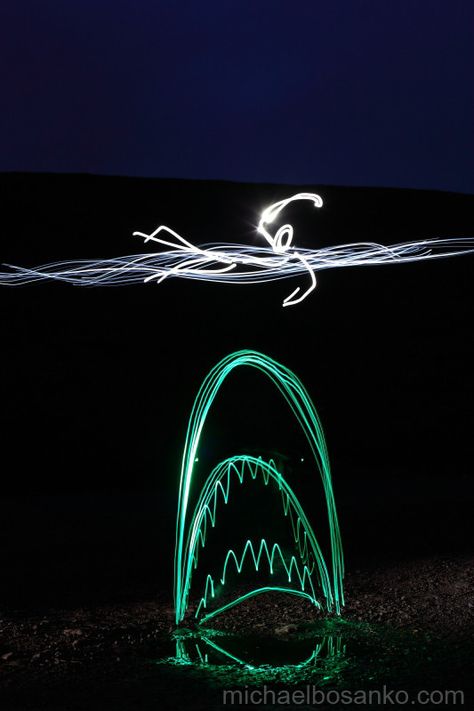 Jaws - Iconic Movies- Michael Bosanko Unusual Viewpoints, Art Recreation, Light Graffiti, Uv Party, Movement Photography, Light Drawing, Light Painting Photography, Led Art, Drawings Photography