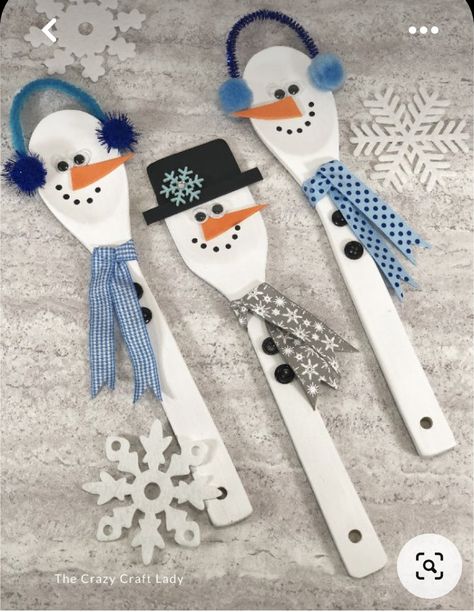 Spoon Snowman, Winter Snowman Craft, Wooden Spoon Crafts, Snow Crafts, Spoon Craft, Painted Spoons, Snowman Crafts Diy, Christmas Spoons, Hanger Crafts