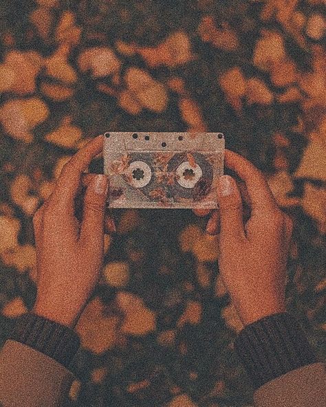 Fall Backrounds, Fall Playlist, November Wallpaper, Music Cover Photos, Playlist Covers Photos, Wallpaper Music, Cute Fall Wallpaper, Fall Music, Iphone Wallpaper Fall