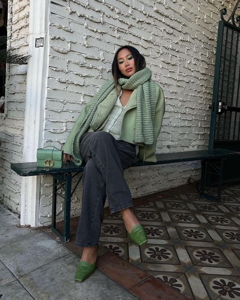 Say less, we're obsessed with this cozy matcha cropped jacket. Green Monochromatic Outfit, Green Monochromatic, Aimee Song, Colour Combinations Fashion, Monochromatic Outfit, Song Of Style, Fashion Trends Winter, Denim Trends, Romantic Dress