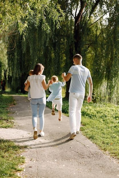 Park Life, Happy Family Photography, Family Photo Reference, Family In Garden, Kids In The Kitchen, Walk In Park, Happy Family Aesthetic Photography, Family In Nature, Mother Father And Daughter