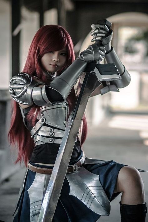 Tbh this is exactly how I imagine Erza to look in real life 👌🏻😍 Erza Cosplay, Erza Scarlet Cosplay, Erza Scarlett, Fairy Tail Cosplay, Diy Kostüm, Epic Cosplay, Erza Scarlet, Amazing Cosplay, Manga Cosplay