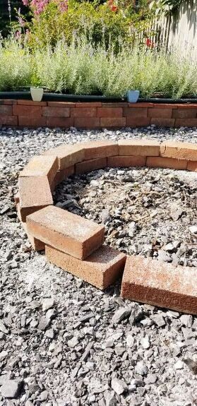 Check out this easiest way to build a fire pit for cheap in your backyard tutorial. We love this easy to do guide how to make a brick fire pit for cheap. DIY fire pit with leftover bricks for a budget friendly outdoor upgrade. Fire Pit With Bricks Diy, Fire Pit Out Of Bricks, Round Brick Fire Pit, Easy Diy Fire Pit Ideas Cheap, Leftover Bricks Ideas Diy Projects, Fire Pit With Bricks, Diy Brick Fire Pit, Leftover Bricks, Reclaimed Brick Patio