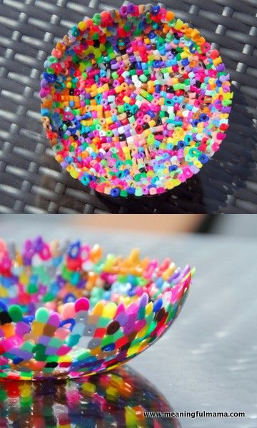 Plastic Perler Bead Bowls Plastic Straw Crafts, Perler Beads Ideas, Bead Bowl, Hama Art, Straw Crafts, Exterior Christmas, Christmas Potpourri, Melting Beads, Diy Pottery