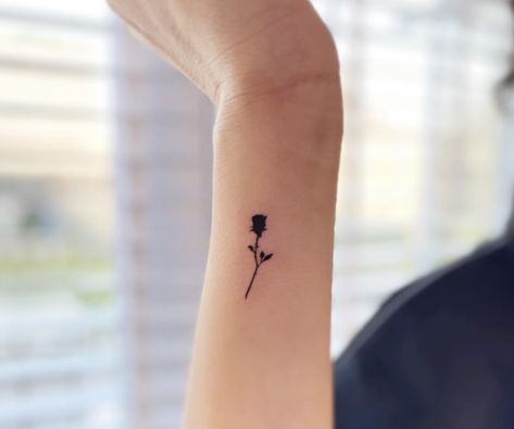 Minimal Rose Tattoo Design, Self Tattoo, Rose Tattoo Ideas, Small Rose Tattoo, Mini Tattoo, Popular Flowers, Rose Tattoo Design, Small Rose, Rose Tattoos