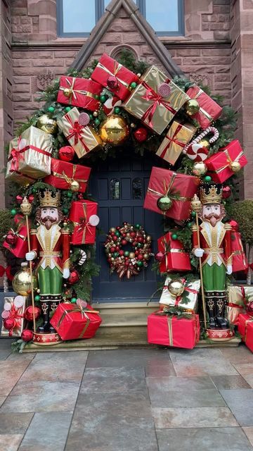 Christmas Santa Decor, Exterior Door Christmas Decor, Christmas Home Decor Exterior, Christmas Wreath Decoration Ideas, Christmas Coat Rack Decor, Home Goods Christmas Decor, Christmas Decor Ideas Exterior, Nutcracker Outdoor Decor, Red Christmas Wreath Ideas