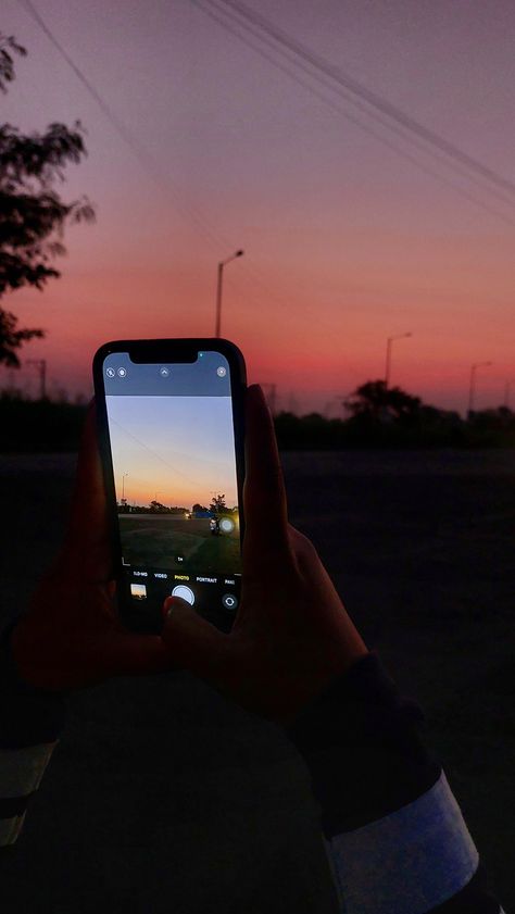 Taking Pictures Of The Sky, Instagram Branding Design, Blur Photography, Beautiful Ocean Pictures, Ariana Grande Cute, Ocean Pictures, Face Aesthetic, Story Ideas Pictures, Instagram Branding