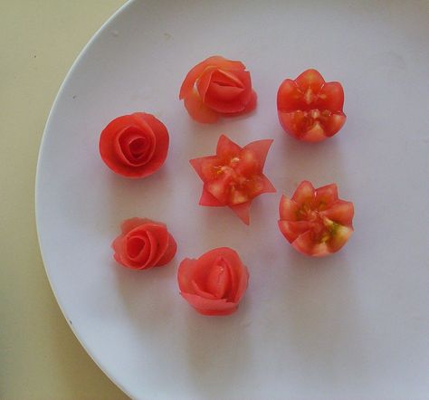 There's more that one way to make tomato roses! Edible Roses, Amazing Food Art, Edible Flowers, Amazing Food, Fruits And Vegetables, Food Art, Art Ideas, Party Ideas, Special Occasion