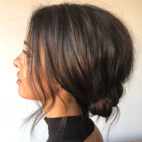 Cute Bun Hairstyles, Curly Bun Hairstyles, Hair Adviser, Bun Updo, Messy Updo, Hair Upstyles, Hair Knot, Penteado Cabelo Curto, Wedding Hair And Makeup