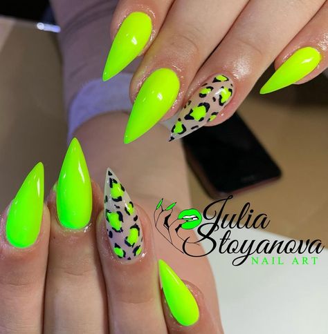 𝕁𝕦𝕝𝕚𝕒 𝕊𝕥𝕠𝕪𝕒𝕟𝕠𝕧𝕒💅🏼 on Instagram: “#neon #yellow #leopard #longnails #neonnails #neonyellow #yellownails #neonyellownails #spring #leopardnails #neonleopardprint…” Neon Leopard Print Nails, Black And Neon Yellow Nails, Fun Neon Nails, Neon Leopard Nails, Bright Neon Nails, Neon Glitter Nails, Black Silver Nails, Neon Yellow Nails, Tiger Nails