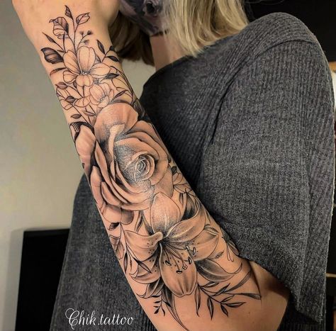 Half Sleeve Tattoos Forearm, Arm Sleeve Tattoos For Women, Feminine Tattoo Sleeves, Girl Arm Tattoos, Tattoos For Women Flowers, Tattoos For Women Half Sleeve, Floral Tattoo Sleeve, Forearm Tattoo Women, Shoulder Tattoos For Women