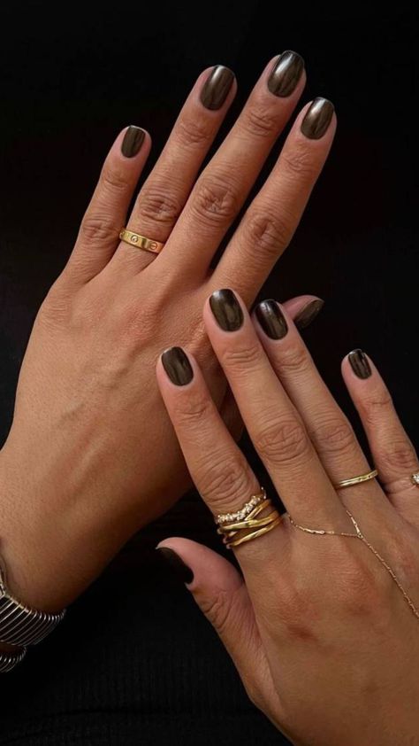 I just asked an expert what the biggest nail trends of 2024 will be, and these are the ones to look out for. From colours to shapes, see them here. Chic Manicure, Fall Manicure, Fall Nail Trends, Subtle Nails, London Nails, Shine Nails, Nail Photos, Winter Nail Designs, Fall Nail Colors