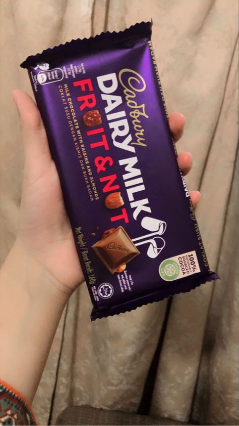 Recently, I get to taste the big Cadbury Dairy Milk Fruit & Nut Chocolate. Dairy Milk Fruit And Nut Chocolate, Coklat Dairy Milk, Snapchat Food Stories, Fruit And Nut Chocolate, Biscuit Snacks, Cadbury Fruit And Nut, Daily Milk, Chocolate Bars Gift, Milk Fruit