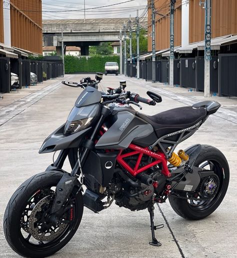 Ducati Hypermotard 950 Sp, Ducati Hypermotard 950, Hypermotard 821, Backpack Lifestyle, Ducati Motorbike, Big Comfy Chair, Scooter Custom, Ducati Hypermotard, Image Moto