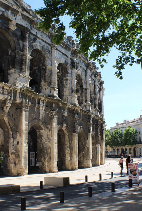 Teleportation Machine, Travel 2025, Nimes France, Travel Pics, Jolie Photo, Beautiful Places To Travel, Travel Goals, South Of France, Travel Pictures