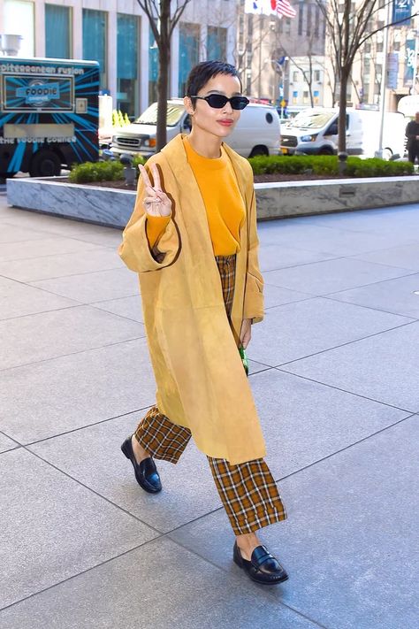 Zoe Kravitz Style, Gucci Princetown, Zoë Kravitz, Women Feminism, Mustard Yellow Sweater, Fearne Cotton, Chica Cool, Zoe Kravitz, Vogue Uk