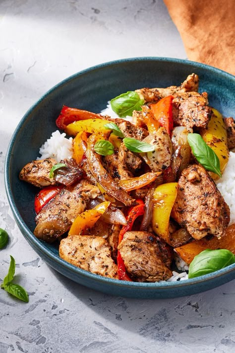 Chicken and Peppers with Balsamic Vinegar Chicken And Peppers, Stir Fried Rice, Italian Main Dishes, Balsamic Vinegar Recipes, Chicken Peppers, Chicken Boneless Breast Recipes, 5 Ingredient Dinners, Poultry Dishes, Dinner Club